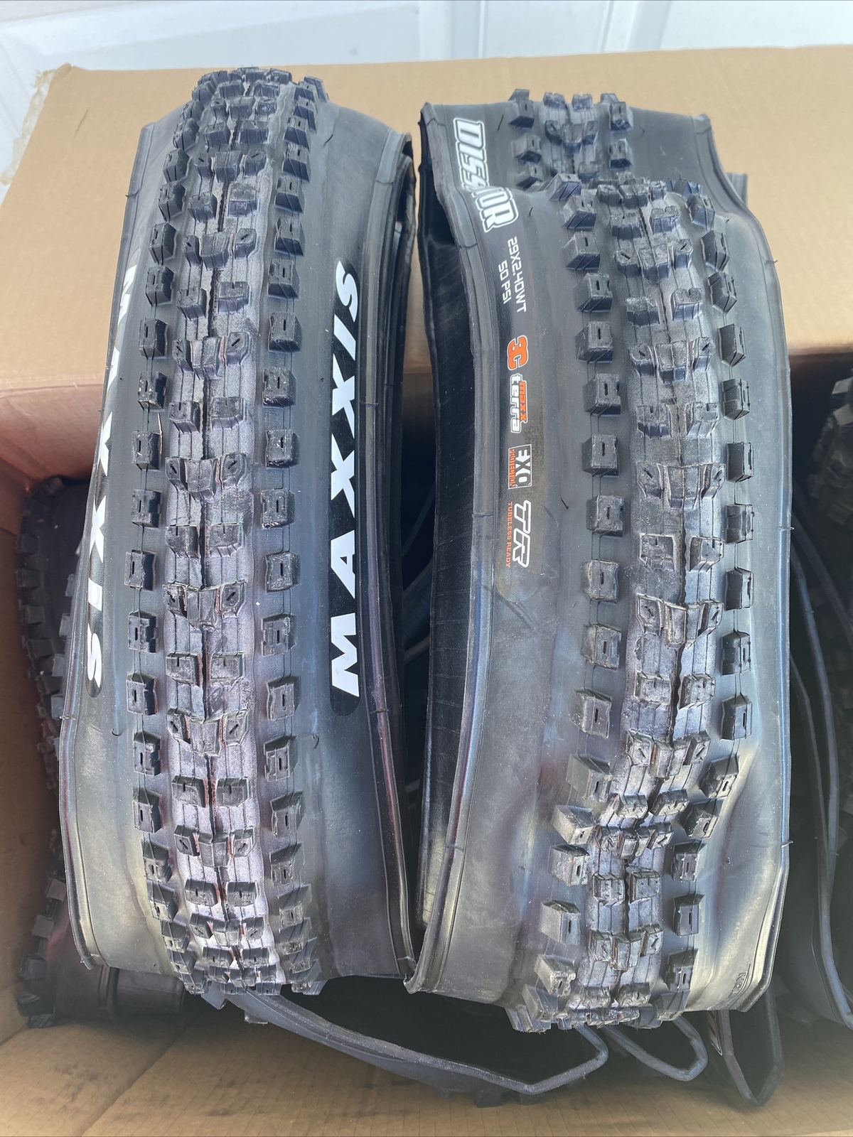 Maxxis Dissector 29x2.4 Wt 3c Max Terra Exo Tr Mtb Mtn Tire Set Of 2 (8969)