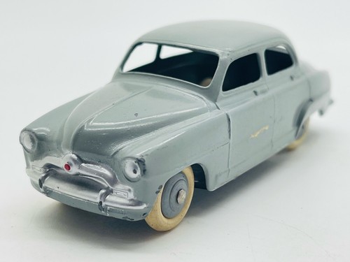 DINKY TOYS 24U SIMCA 9 Aronde Gris 1.43