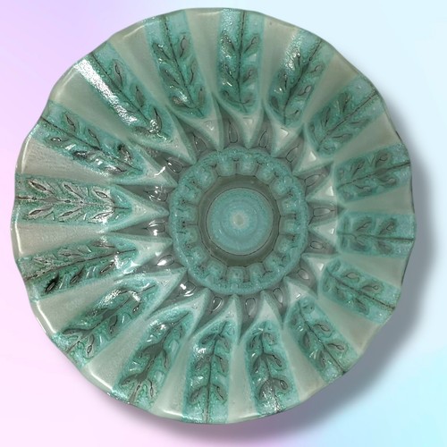 Vtg Signed Higgins 6.5” Fused Glass Fern Ruffled Ashtray Grey-Green & Baby Blue - Picture 9 of 10