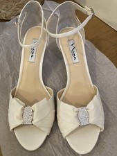 Nina Cyprian Women Ivory Canvas Heel Sandal Size 9M