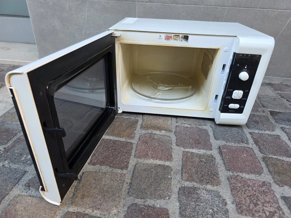 Whirlpool AMW239/WH – microonde 23L 750W con piatto girevole e grill - Immagine 2 di 4