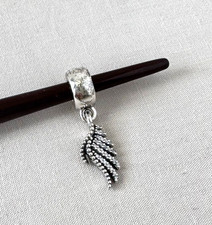 Pandora "Majestätische Feder" Sterlingsilber mit CZ baumelnder Charm #791750CZ;Z723