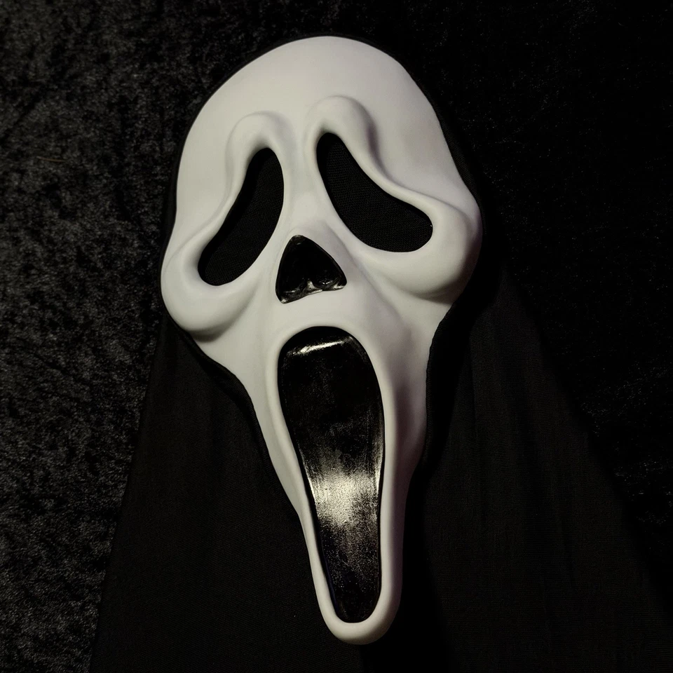 Deluxe Scream (1996) Modified Screen-Accurate EU Mask - Image 3 of 4