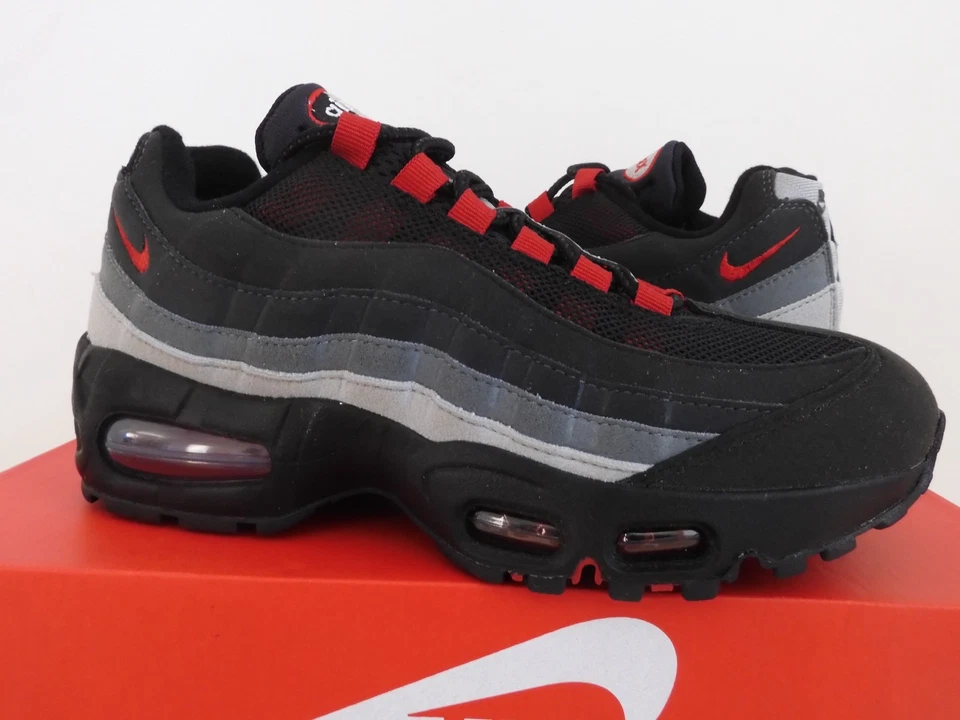 Nike Air Max 95 OG Big Bubble Liverpool FC Masculino Tamanho 5 /Feminino Tamanho 6.5 [HM4830-001] - Imagem 2 de 4