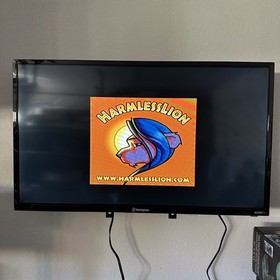 Sega Dreamcast Console Bundle w/ 4 Controllers, 4 VMU&rsquo;s,2 Controller Ext WORKING