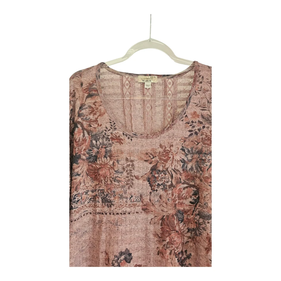 Top feminino One World Live Let Live XL roxo floral manga longa renda assimétrica - Imagem 3 de 4