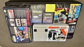 Nintendo NES Action Set Console Bundle Zapper Controllers Games Manuals Box