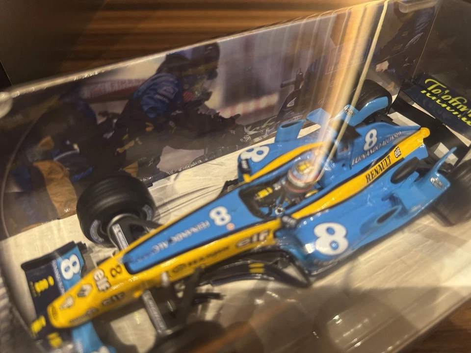 HotWheels F1 model Renault F1 R24 #8 Fernando Alonso 1/24 promotional model - Immagine 3 di 4