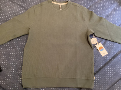 Vuori Men s tech waffle crew t-shirt, long sleeve dark green, size medium, new.