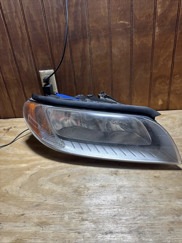 (LEER) Faro halógeno pasajero derecho Volvo S80 V70 2008-2012 31214356 Foto 2 de 4