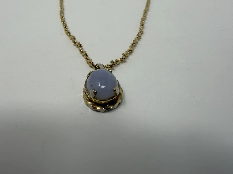 Cadena colgante Ellensburg azul ágata llena de oro de 14 quilates Foto 2 de 4