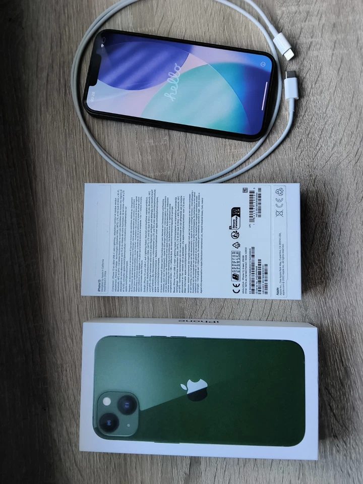 Apple iPhone 13 · 256GB, photo 1 sur 5