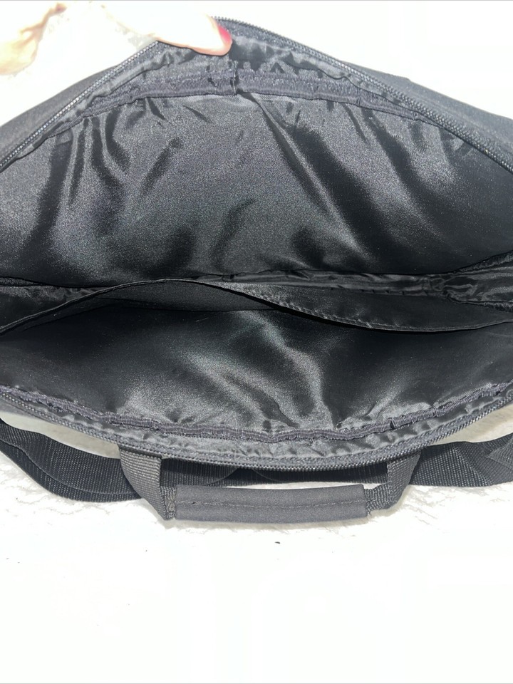 Targus Black 16" Messenger Bag. Adjustable Shoulder Strap. Padded For