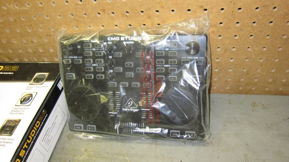 New BEHRINGER CMD 2A Portable Dual-Deck DJ MIDI Controller 4Ch Audio Interface - Image 4 of 4