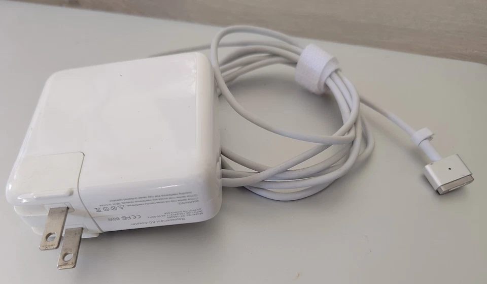 MacBook Pro A1398 15" 2.3GHz i7 8GB DDR3 256GB SSD Mountain Lion OS X - Image 3 of 4