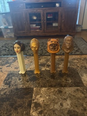 Lot Of 4 Star Wars Pez Set Lela,R2D2,Ewok,Chewbecca