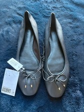 H&M black leather ballet flats with bow detail. Size: US 7 #balletcore #flats