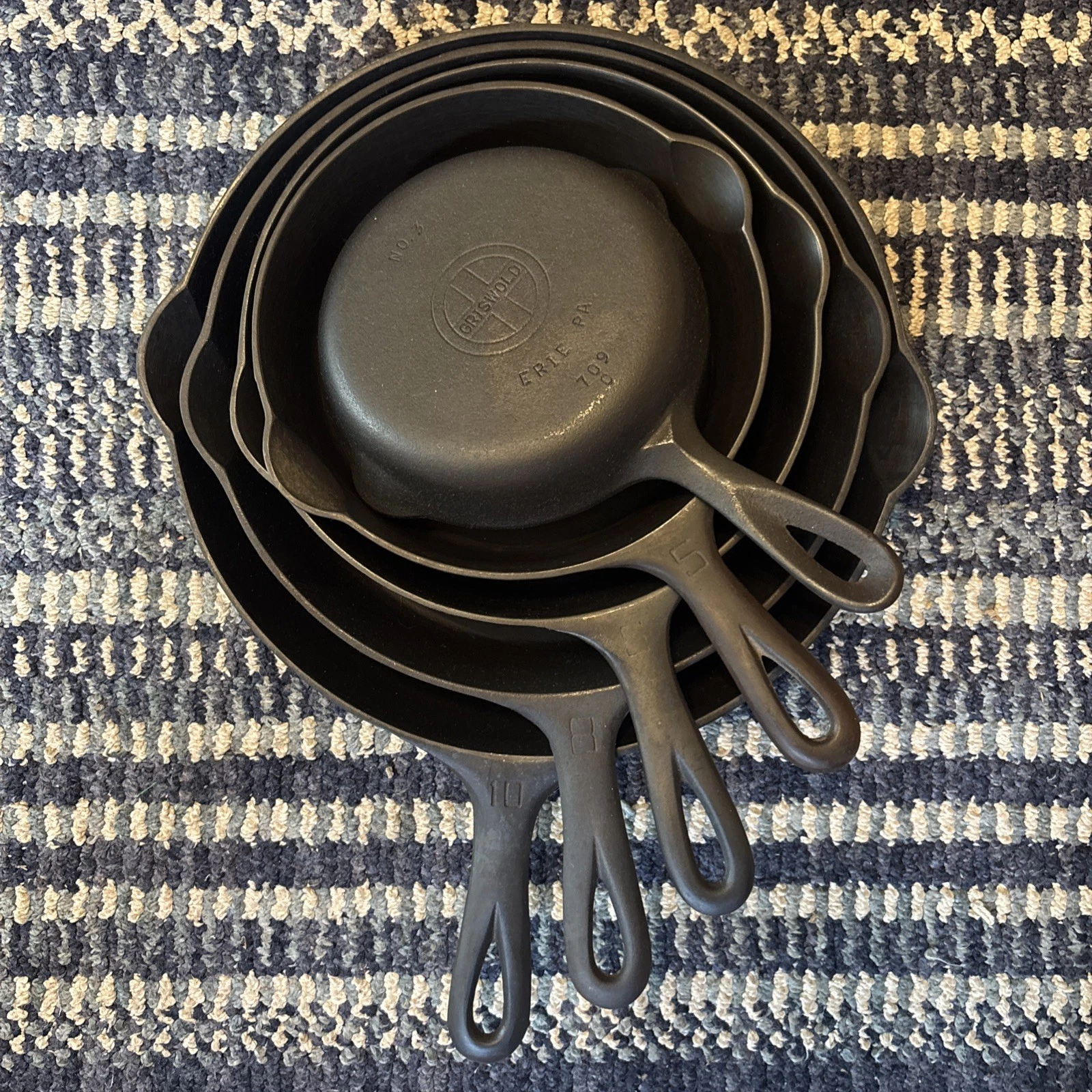 Vintage Griswold 5Pc Small Logo #3,5,6,8,10 Matched Cast Iron Skillet Set - Flat
Opens in a new wind