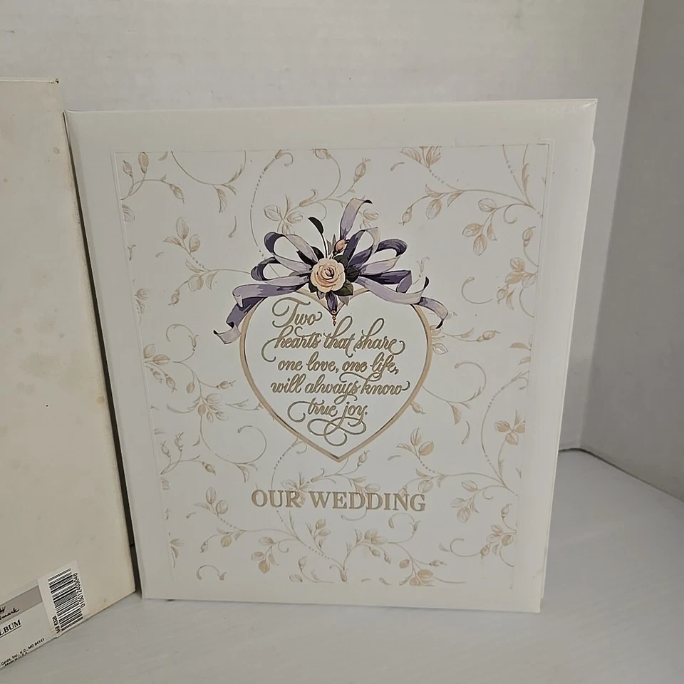 Álbum libro en relieve vintage con sello “Nuestra boda” nuevo en stock Foto 2 de 3