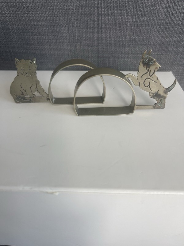 ANTIQUE c1920 PLAYFUL / CAT KITTEN And  DOG NAPKIN RING HOLDER. Vl