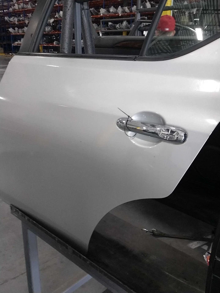 Conjunto de puerta trasera izquierda usado lado trasero se adapta a: Nissan Versa SDN 2016 eléctrico trasero Foto 2 de 4