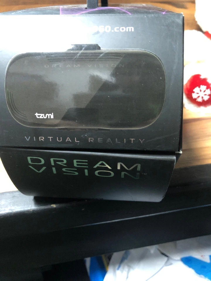 TZUMI Dream Vision Virtual Reality Universal Design Smartphone Headset & Earbuds - Image 3 of 3