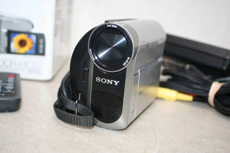 Sony DCR-HC52 Handycam MiniDV Camcorder- TESTED - Image 3 of 4