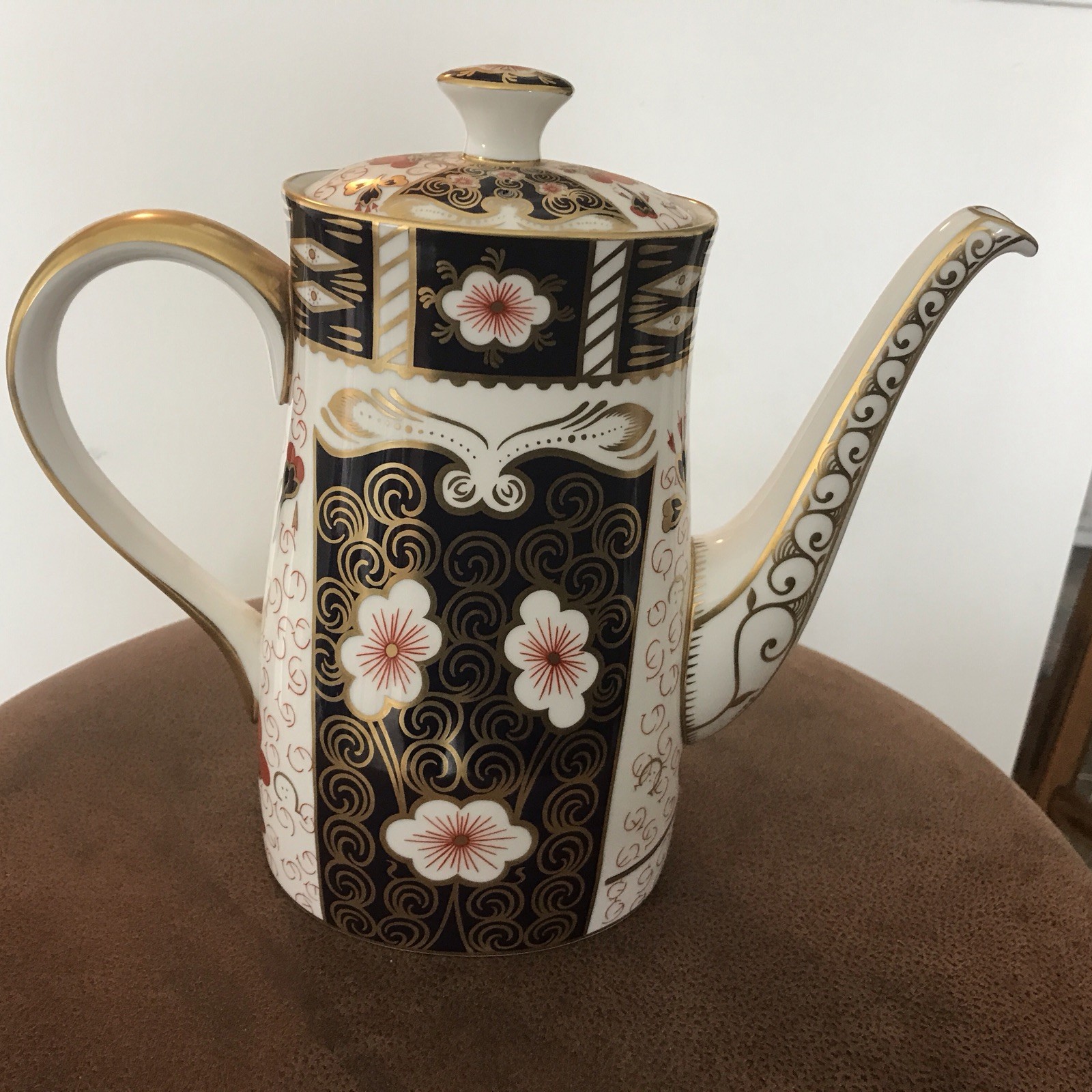 ROYAL CROWN DERBY Traditional Imari ~7 3/4", 5 Cup Coffee Pot~England
