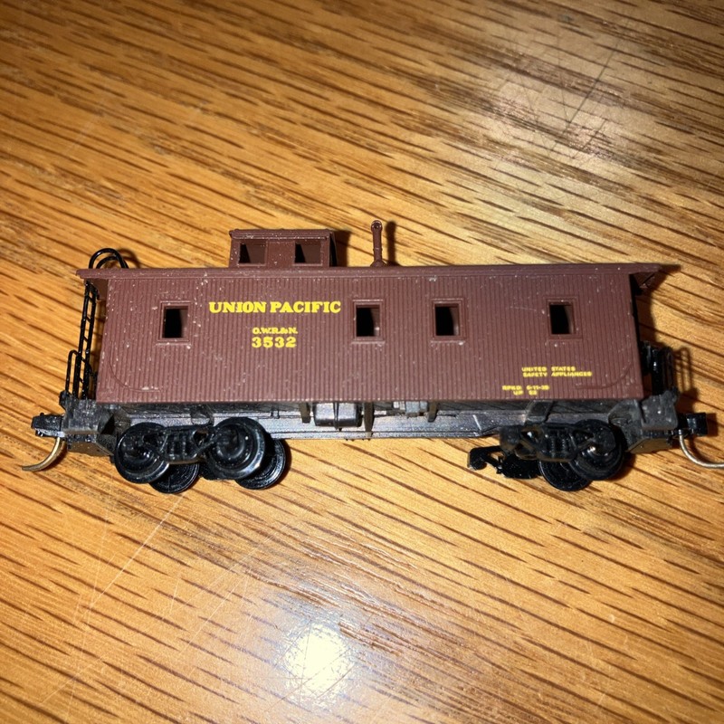 Vintage Micro Train N Scale Model RR Union Pacific Caboose OWR&N 3532 Brown