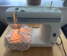 Working Toyota RA41 Sewing Machine RS2000 Series | Pedal | Carry Storage Bag