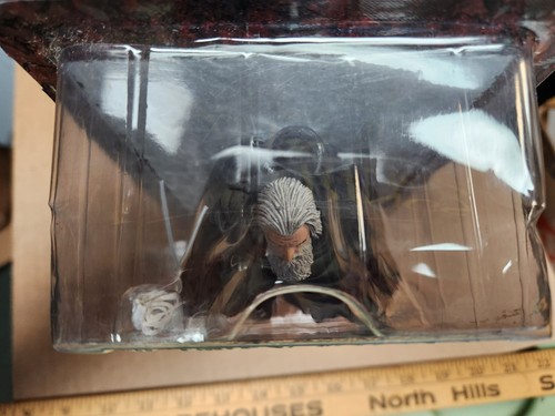 Lord of the Rings The Two Towers GANDALF STORMCROW Figure Toy Biz NIB 2005 - Picture 4 of 23