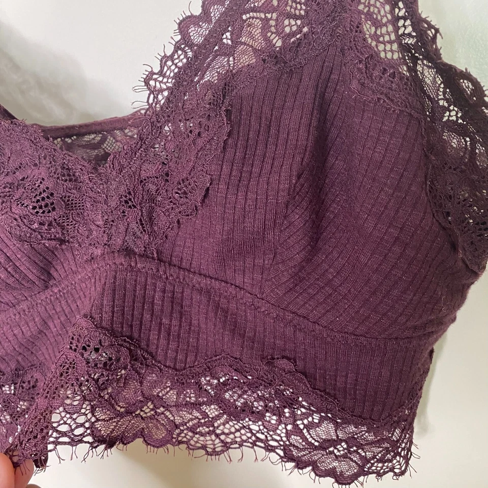 Bralette de encaje Aerie Borgoña M tejido acanalado suave forrado coqueta capas top Foto 4 de 4