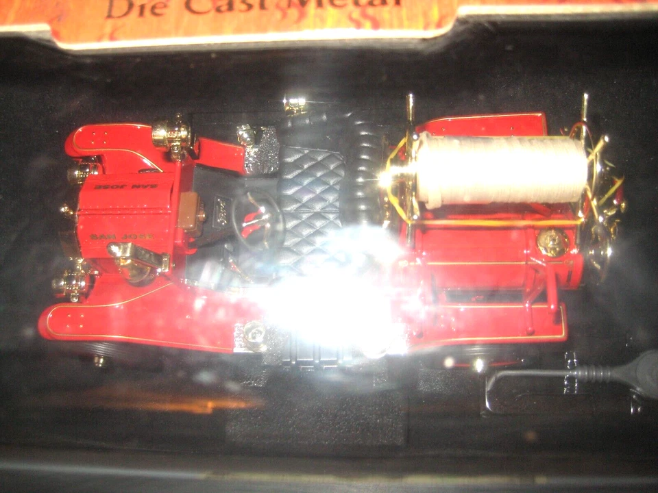 Road Signature Series 1914 Ford Model T Fire Engine + 24K Gold Plated Coin HTF - Image 4 of 4