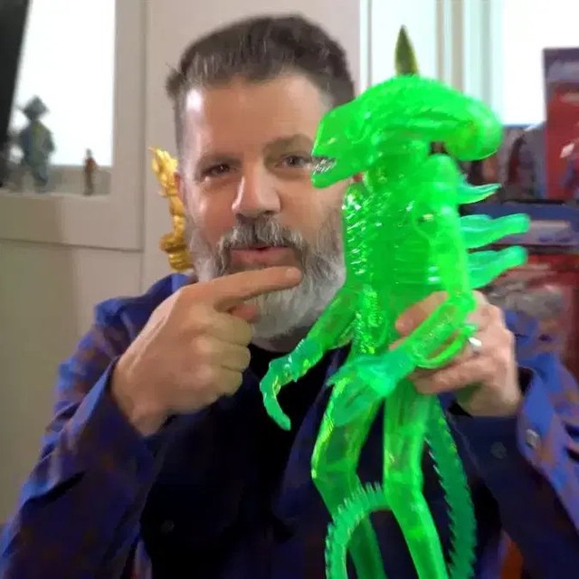 Super7 Aliens Acid Green Limited Edition 18.75-inch Figure