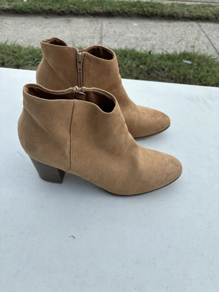 OLD NAVY Women’s 11m Tan Leather Block Heel Ankle Boots - Image 3 of 4