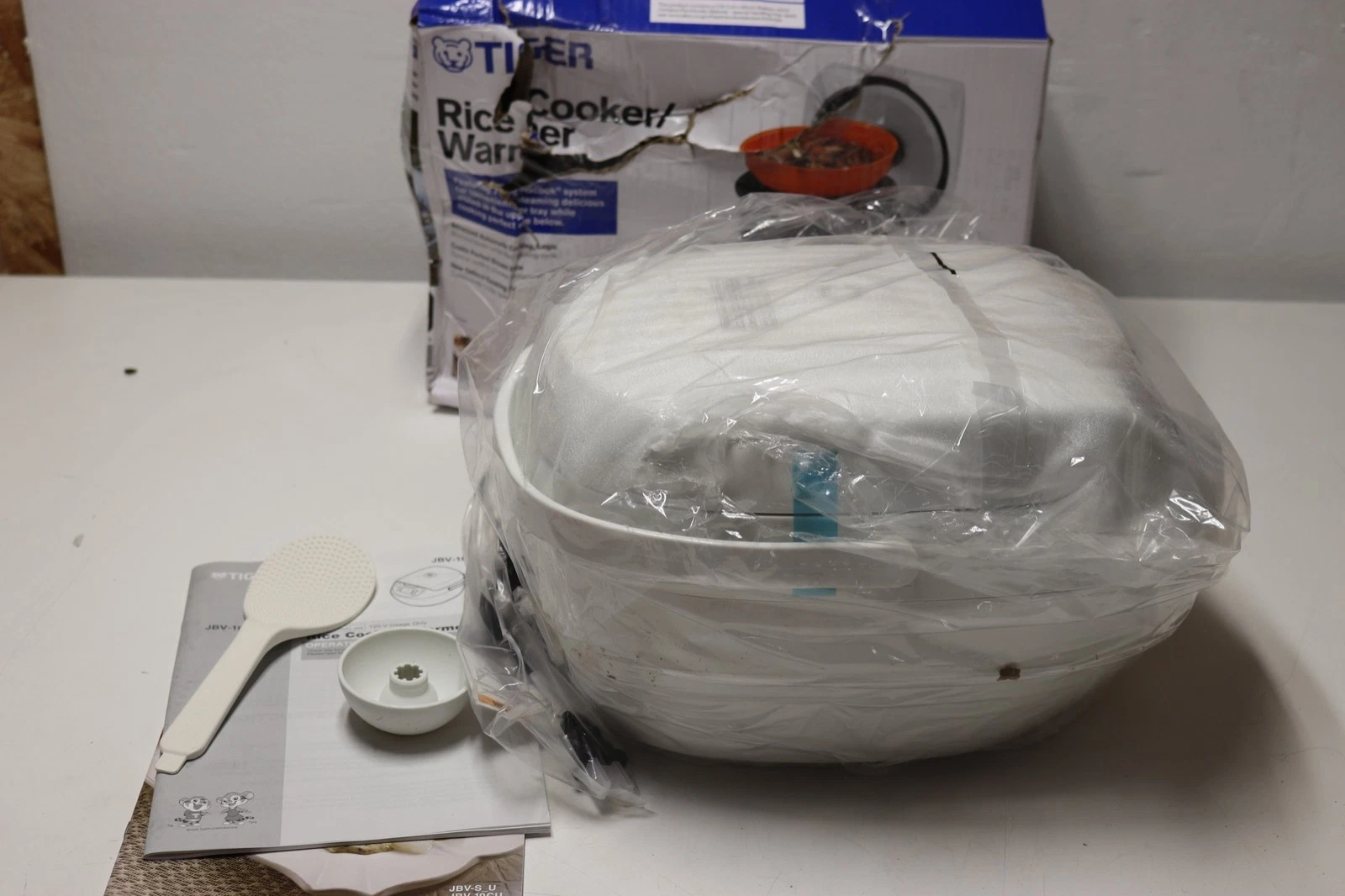 Tiger Digital Rice Cooker & Warmer 1.0L 5.5-CUP JBV-10CU 1198313