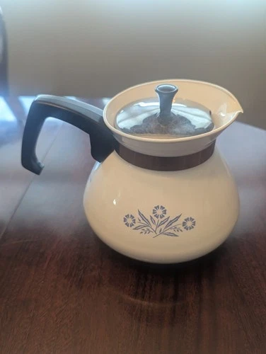 Vintage Corning Ware 6 Cup Coffee / Tea Pot P-104 Blue Cornflower w/ metal Lid