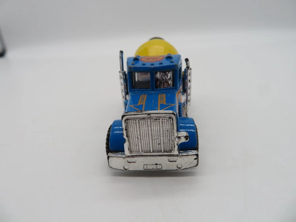 Matchbox Peterbilt 1981 Cement Truck - Image 3 of 4