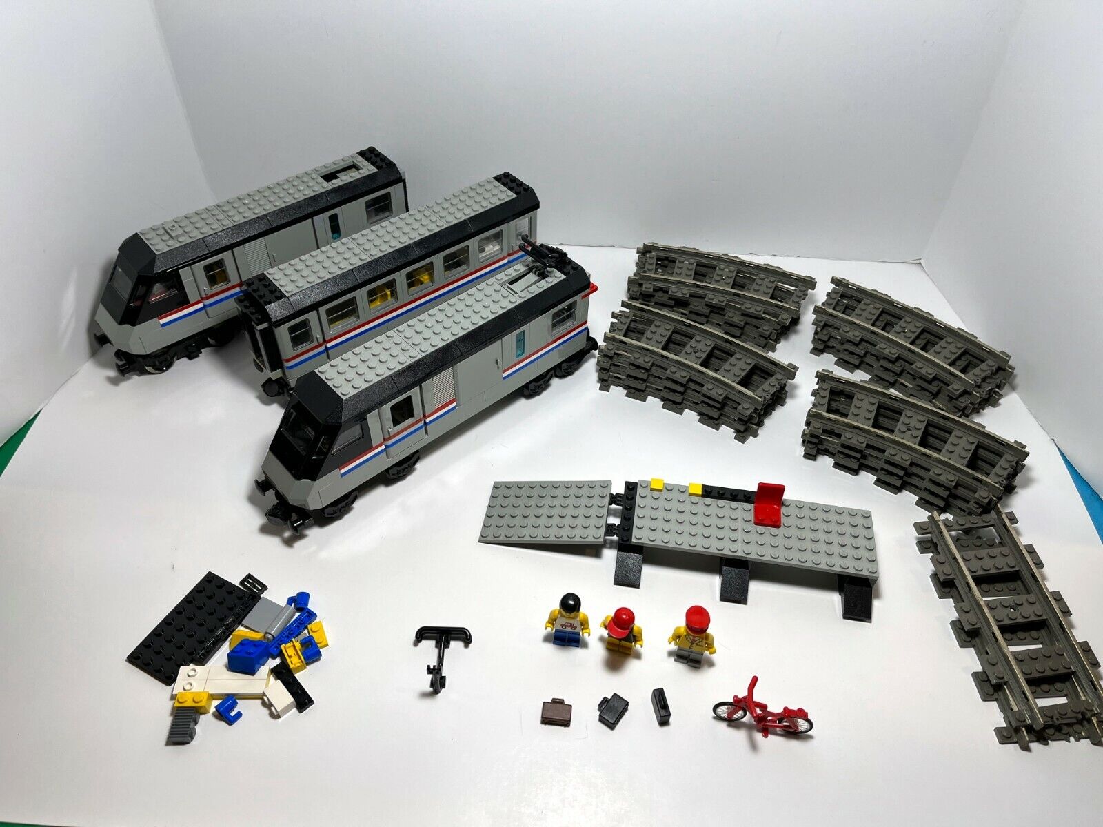 LEGO Train: 9V: Metroliner 10001 - Hard to find. Motorized. See description