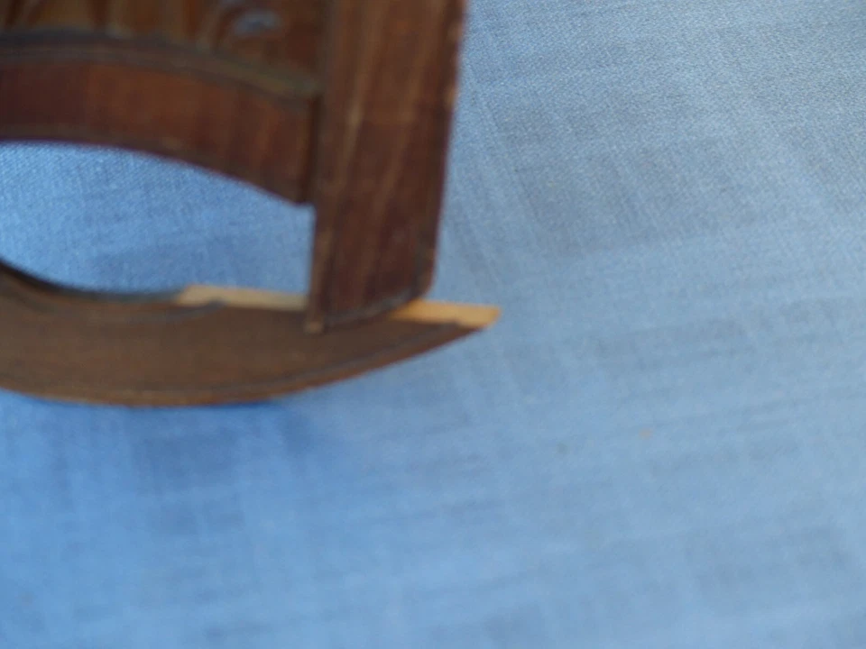 Berceau jouet ancien avec poupon - Photo 3/3