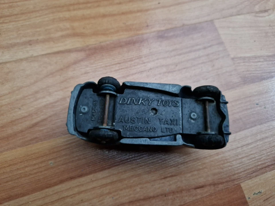 VINTAGE 1950'S DINKY TOYS 40H AUSTIN TAXI DARK BLUE CAR - Image 3 of 3