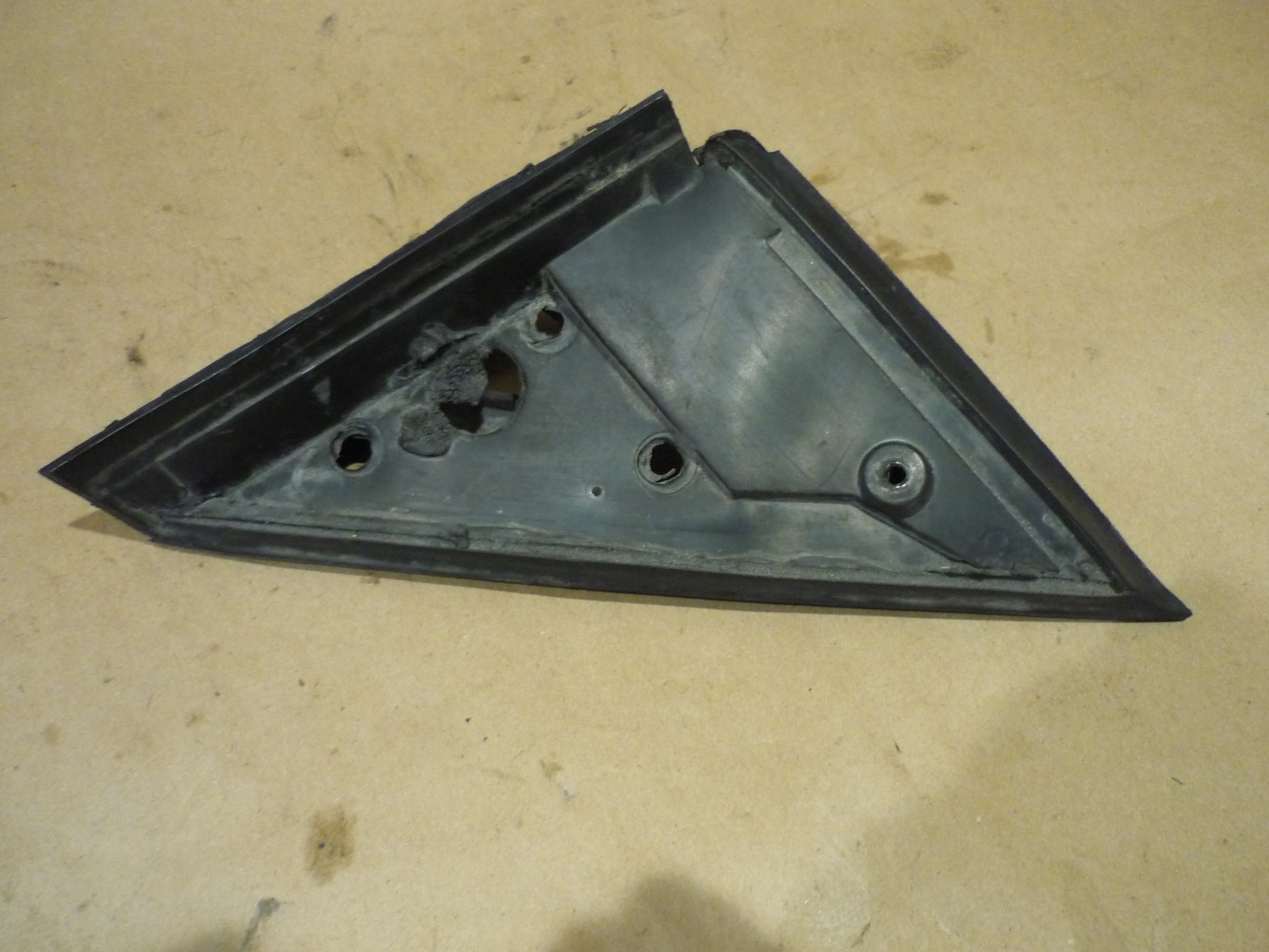Ferrari 550,575 - RH Mirror Gasket - P/N 64740600