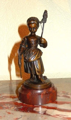 Sculpture bronze "Fileuse" socle marbre Griotte - Photo 1/4