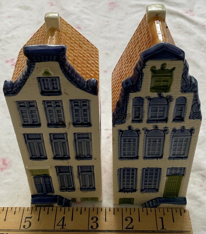 Delft house BOLS Amsterdam number 891. Delftware house by Elesva Set Of 2