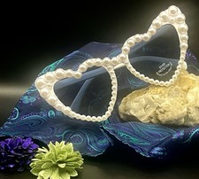 Fashion Retro Heart-Shaped Imitation Pearl Frame Sunglasses UV400 Women Cat Eye