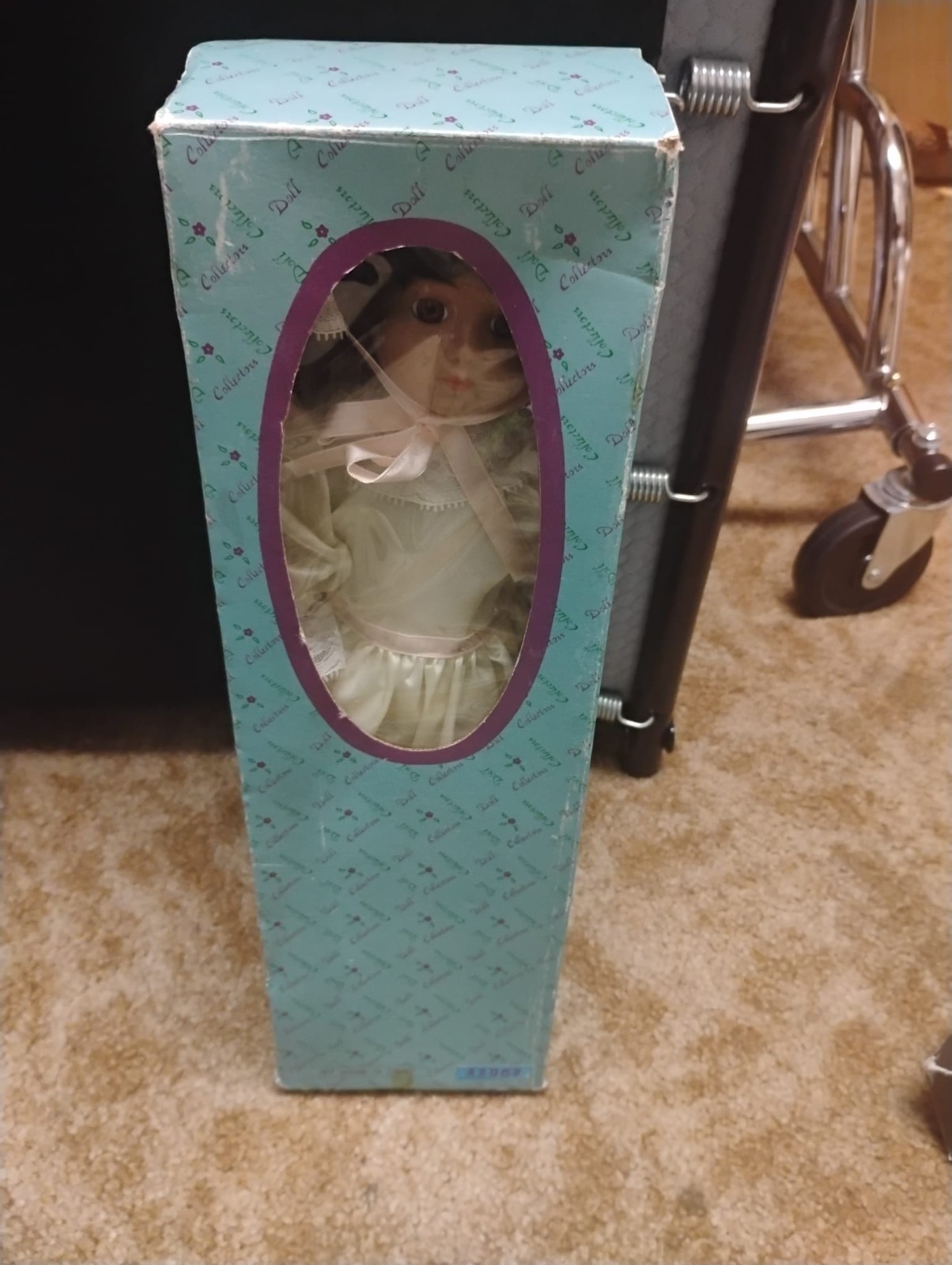 Assorted Dolls (Collectible items)