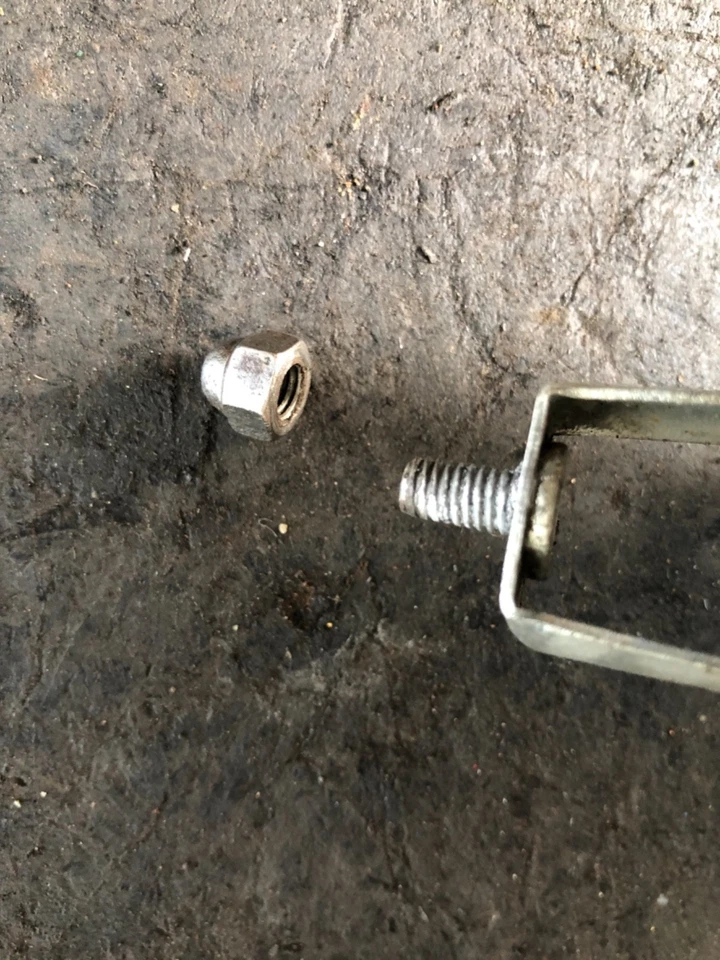 Yamaha JT1 JT2 1971 72 mini enduro carburador filtro base con perno original Foto 3 de 4