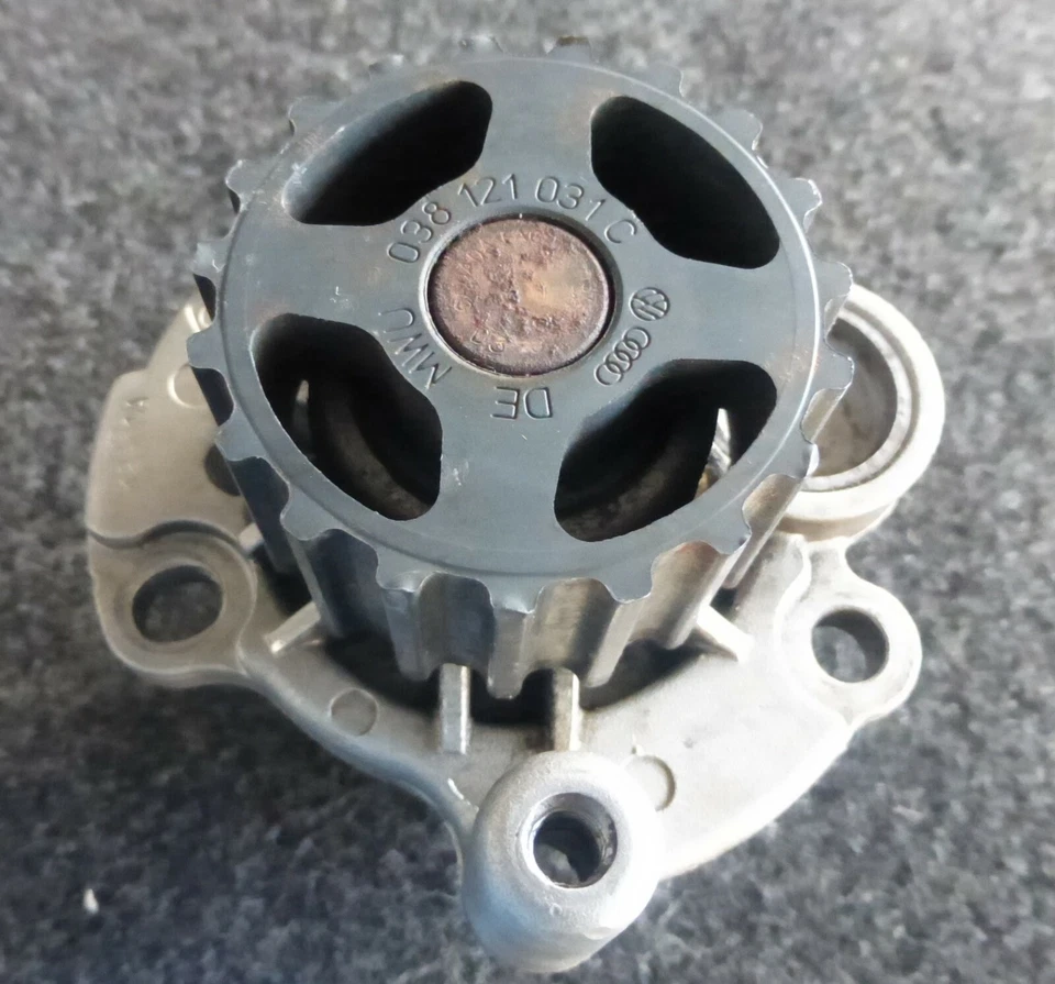 1999 2000 2001-2004 Volkswagen Beetle Golf Jetta 1.9L L4 bomba de água motor OEM - Imagem 2 de 4