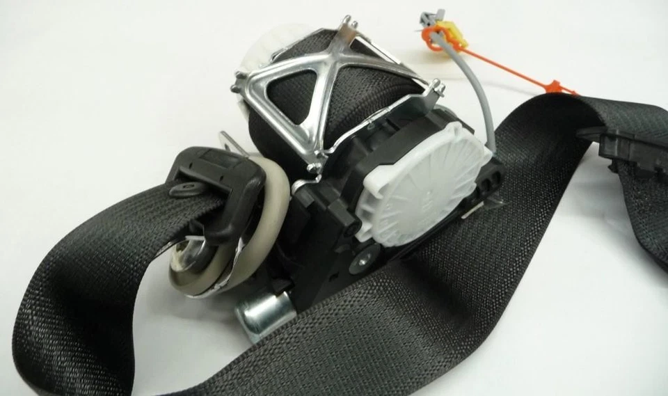 2010-2011 Cadillac Escalade, Chevrolet Avalanche Left Seat Belt 19256126 OEM A1 - Image 4 of 4