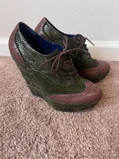 Poetic Licence Wild Safari Green Wedge Womens Size 7.5 Eur 39 Snakeskin Suede